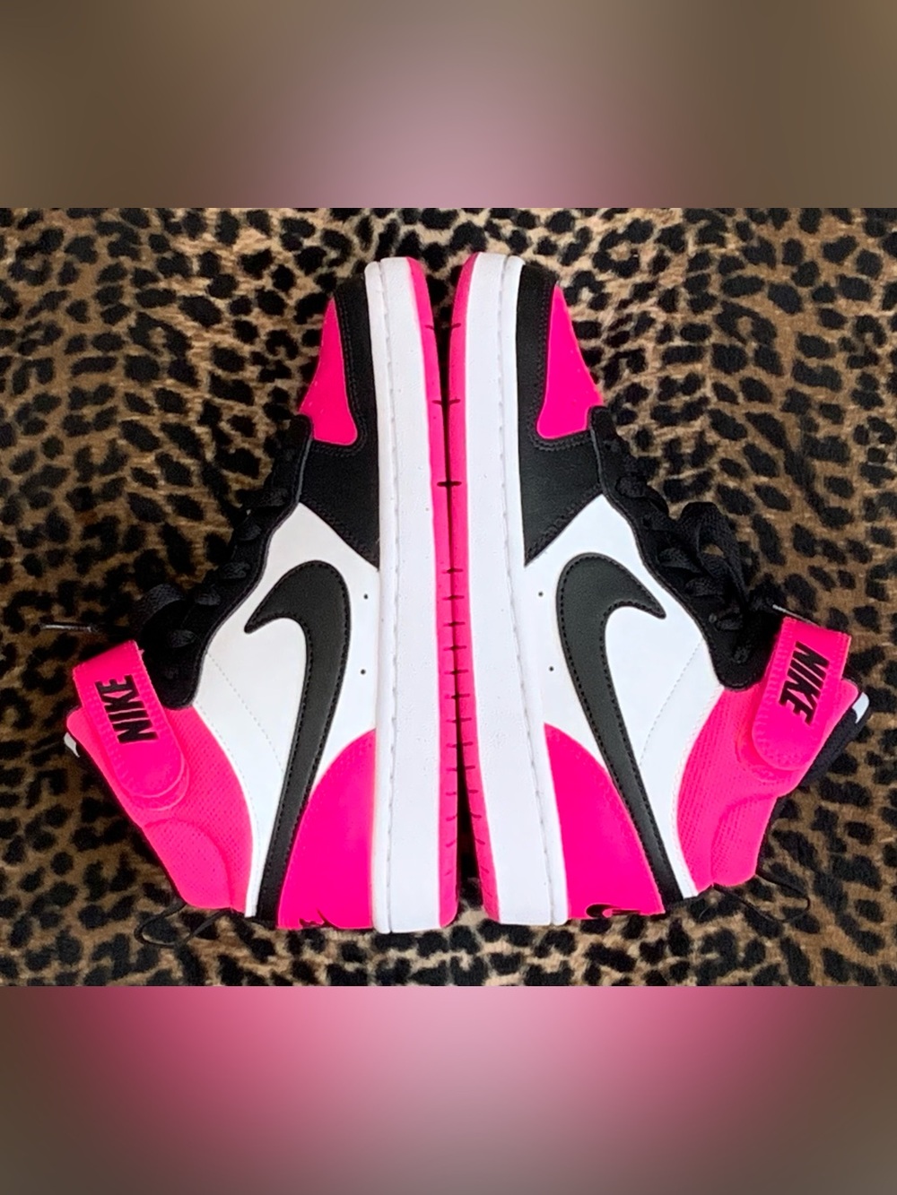 Nike - Picture 4 of 4